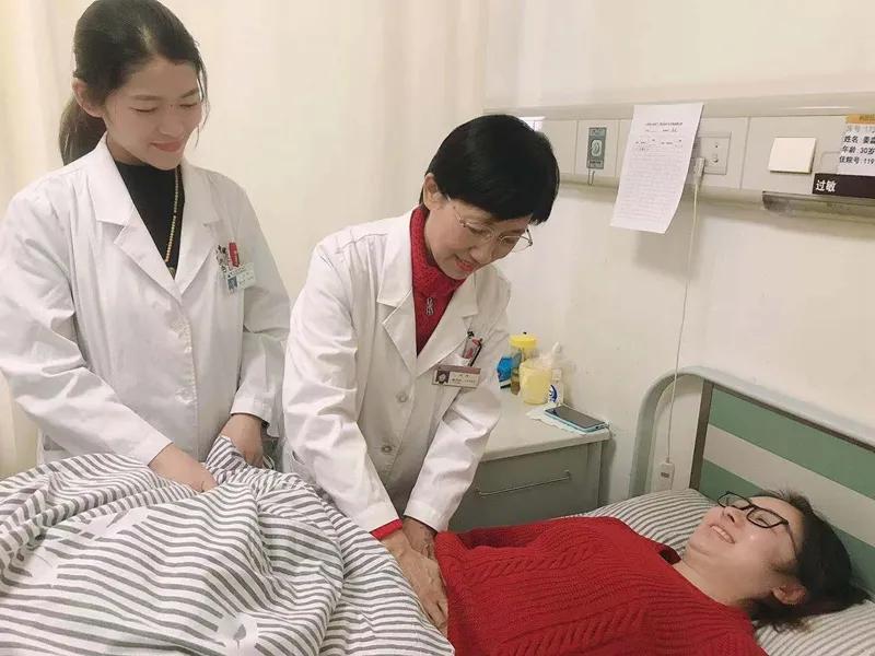 夜色华灯下的江苏古城风情画卷