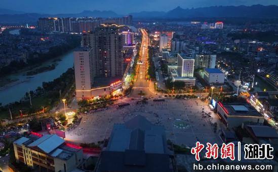 湖北深巷中的秘密花园，探寻老街特色小店之谜